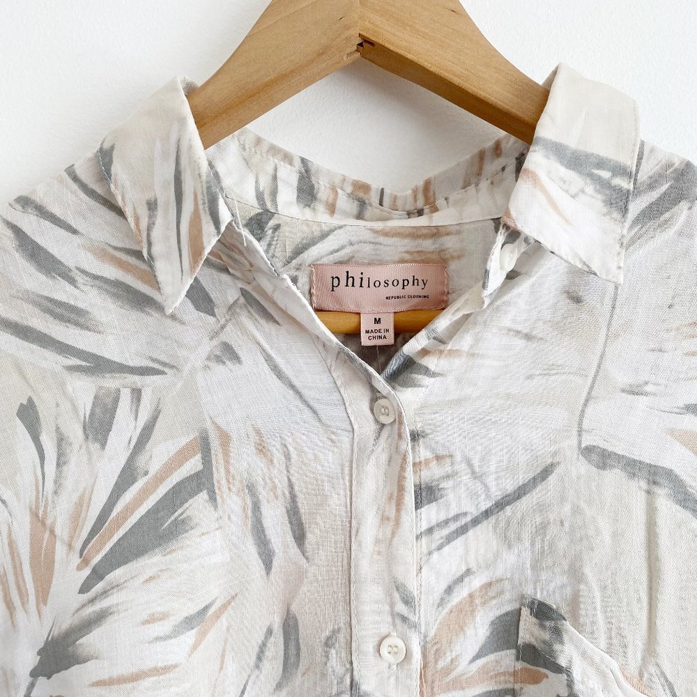 Philosophy, Women's Short Sleeve Button Down Shirt, Light Tan Size Medium - Picture 4 of 8